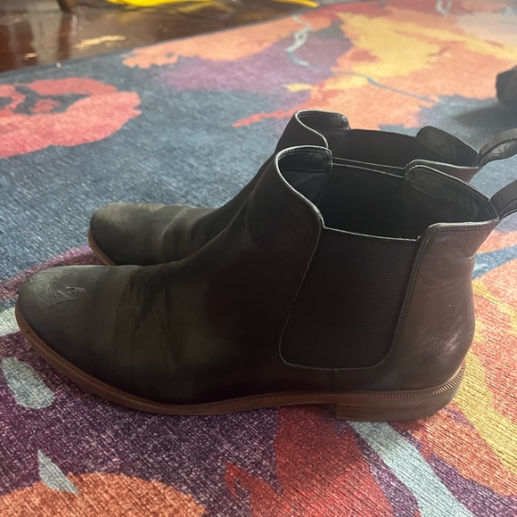 Women’s Clarks Chelsea Boots - Picture 1 of 5